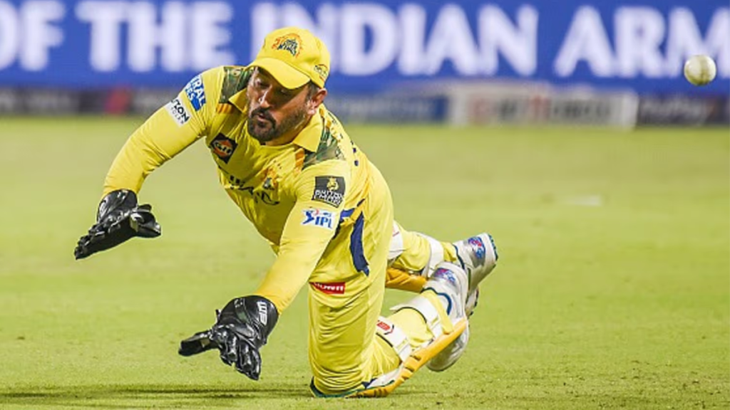 MS Dhoni walking off field with calf injury during IPL match